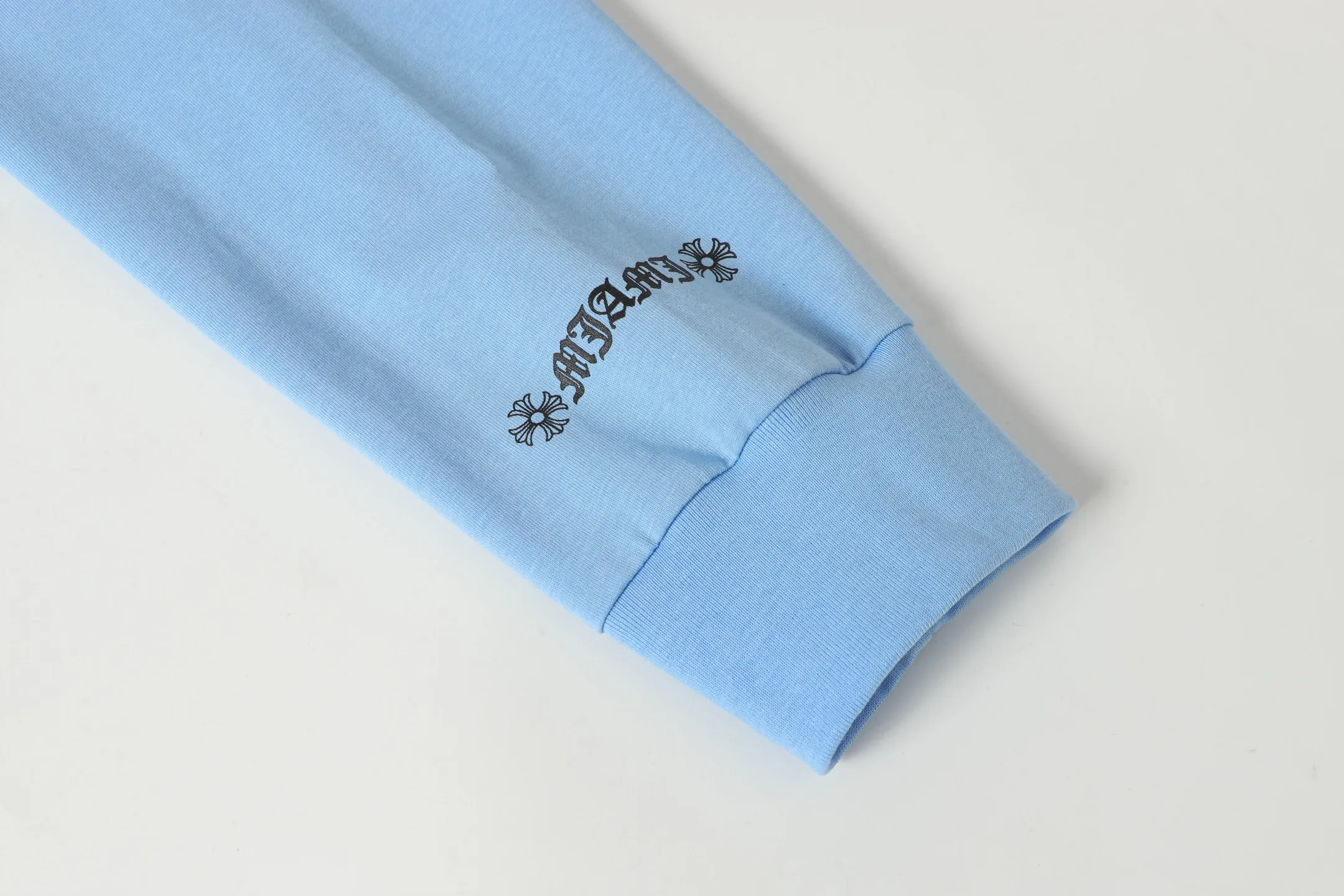 P160 Cross-border quantity model. If you pursue quality, please do not place an order. -Chrome Hearts/Chrome Heart Sanskrit Big Sword✝️Print popular long-sleeved T-shirt -High weight, high density and high quality. The wool is soft, delicate and skin-friendly. It feels soft and silky. It has excellent warmth and skin-friendly properties.
